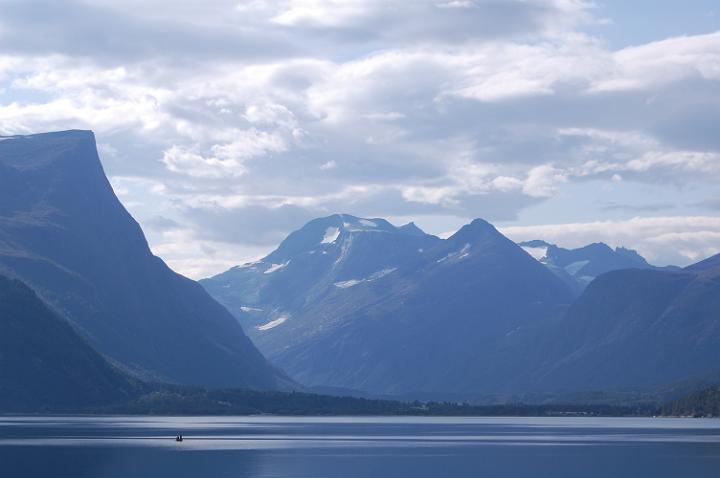 Fiordo nei pressi di Trondheim.JPG - AI PIEDI DELLA RUPE